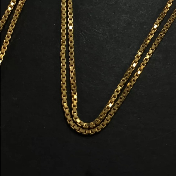 SOLD❤️ DIOR Gold Star Logo Circular Cutout Detail Necklace - Picture 10 of 11